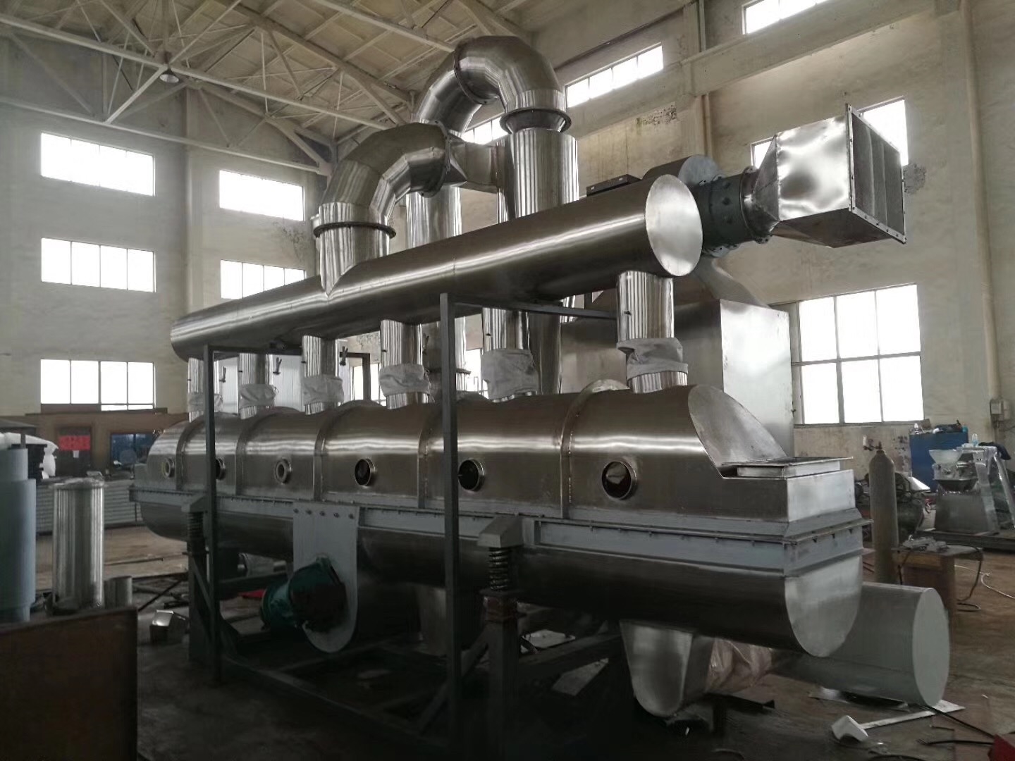 探索大型振动流化床干燥设备在工业研发中的关键作用
